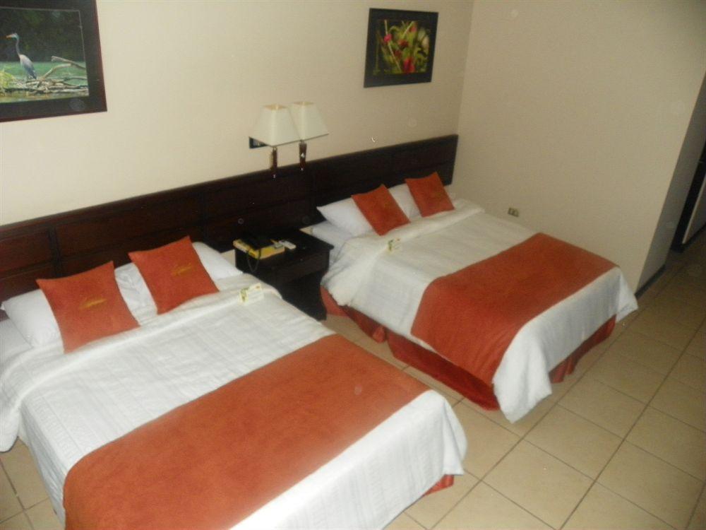 Hotel Suerre Guápiles 외부 사진