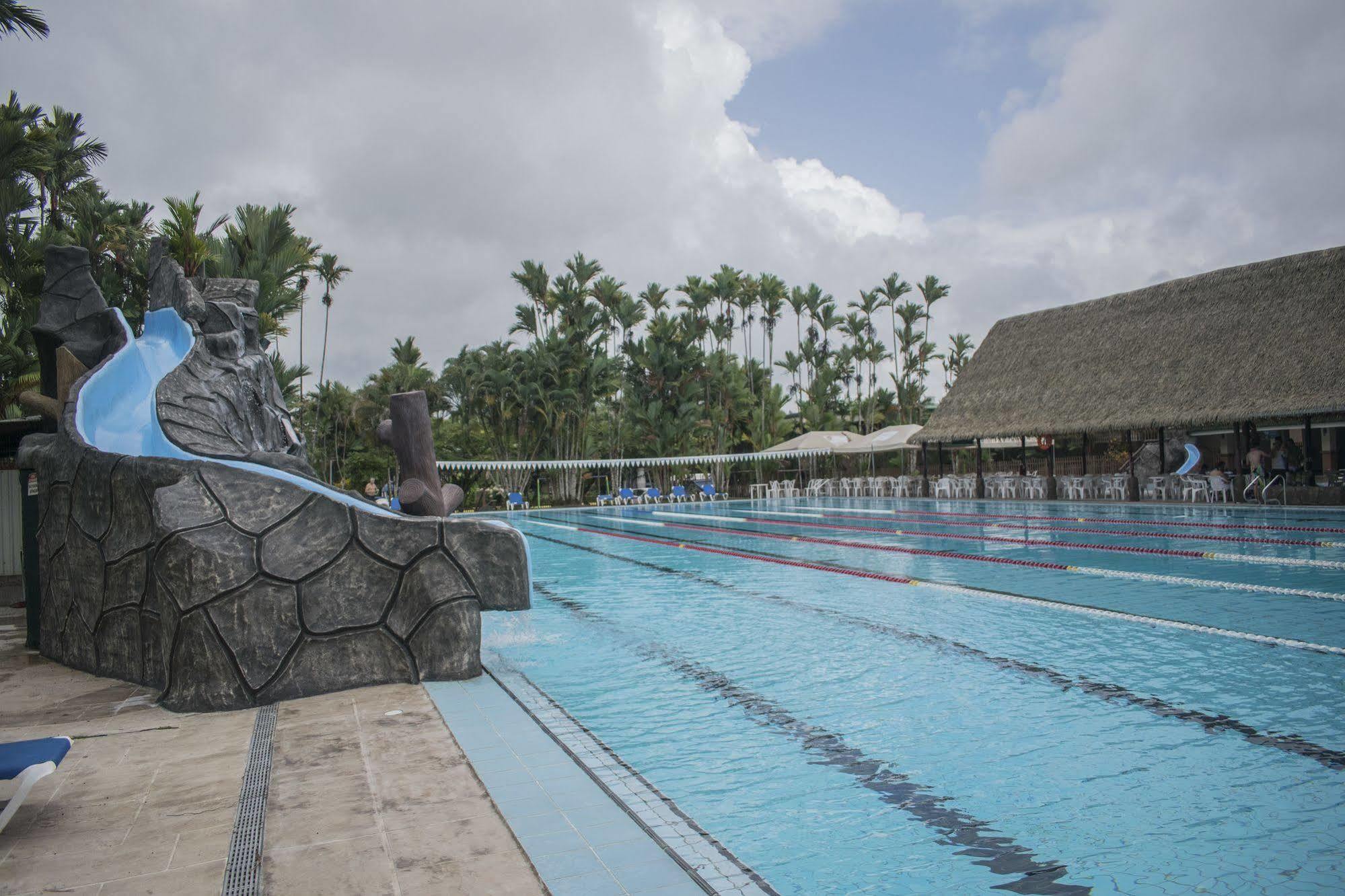 Hotel Suerre Guápiles 외부 사진